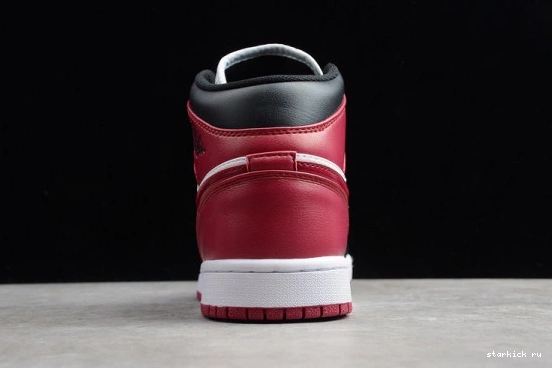 CZ4385-016 (W) Black CZ4385-016  SE  Beetroot Mid Jordan Dark 1 1011